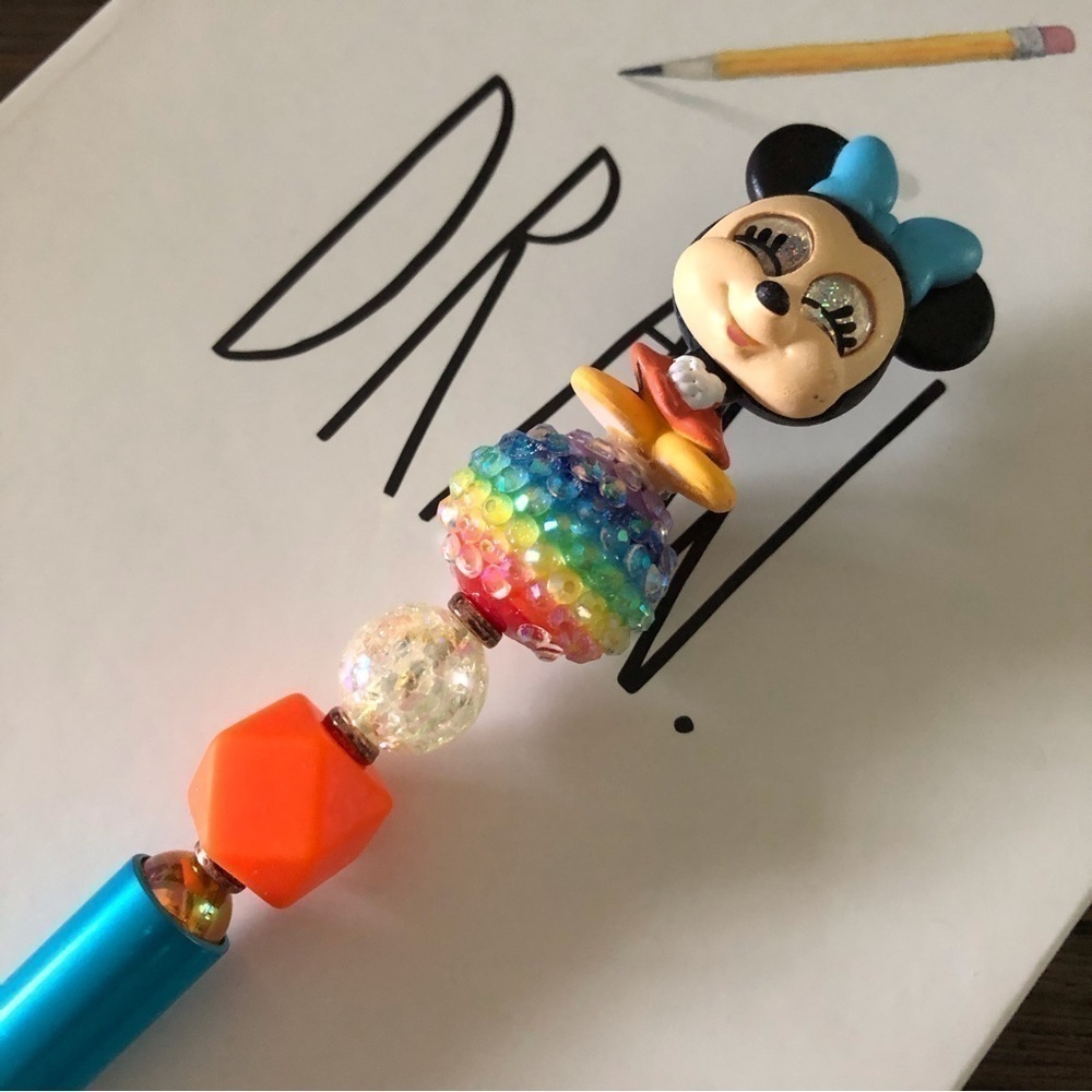 Disney Doorables: Mickey & Friends: Minnie Mouse '40s handmade beaded pen